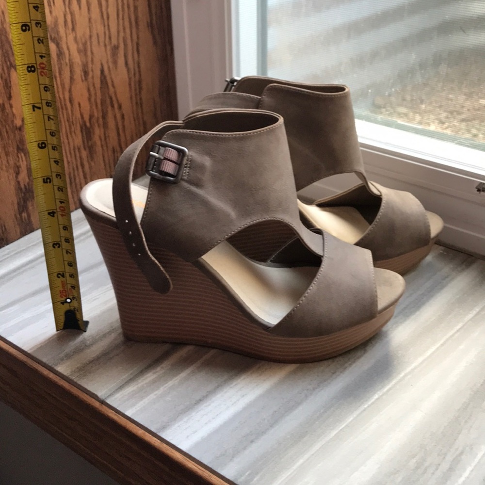 Tan Wedges